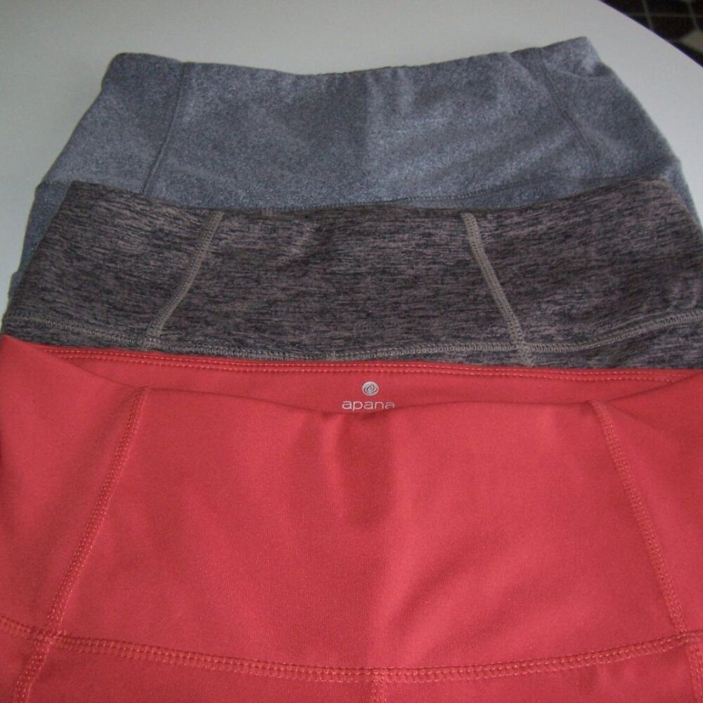 3 Pairs od Leggings 2 Small and I Extra Small All Very Much the Same Fit